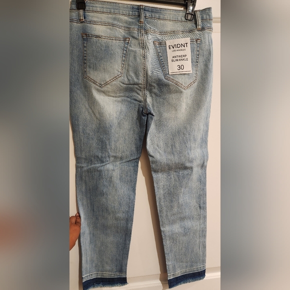 EVIDNT Antwerp Light wash Jeans - Picture 5 of 7